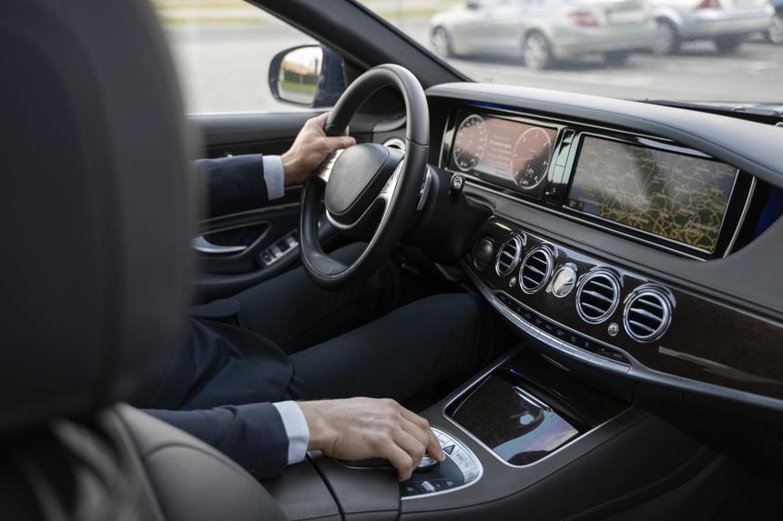 Стабильно штрафуют раз в два дня: нападающий «Спартака» Соболев нарушил ПДД на 547 тысяч рублей