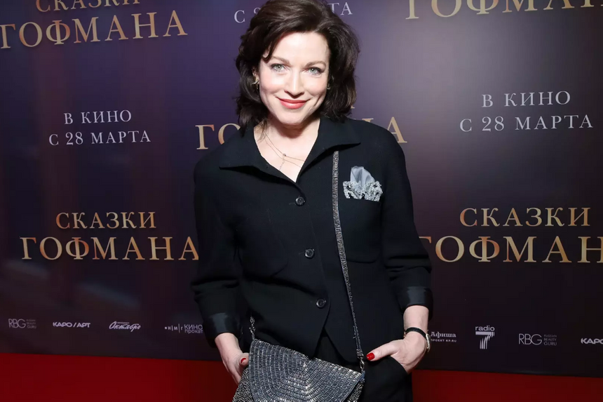 «Легче стало не сразу»: Алена Хмельницкая поделилась переживаниями после разрыва с молодым возлюбленным