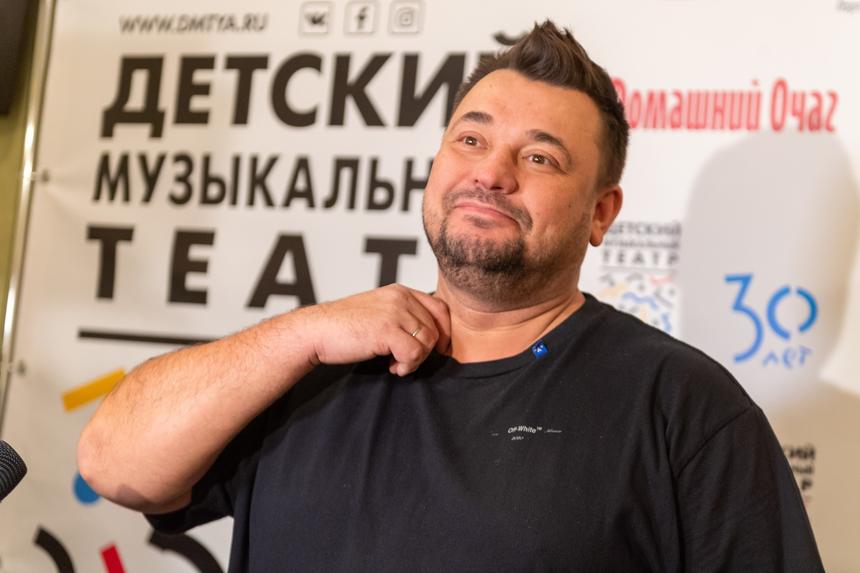 «Не стесняйтесь»: Жуков вынудил фанатов сделать самое нелепое движение из 90-х