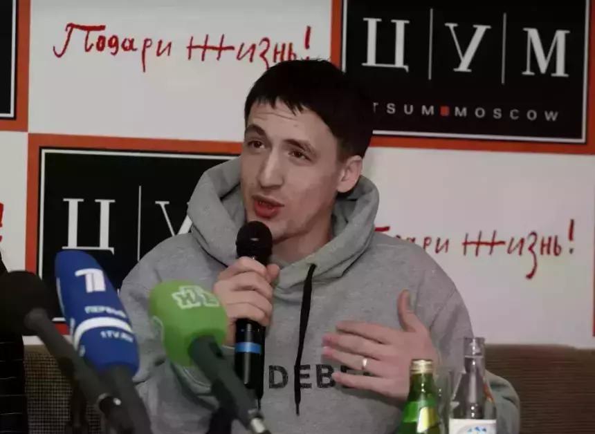 «Это ты артист, который визжит против России?»: Артура Смольянинова* публично унизили в Германии