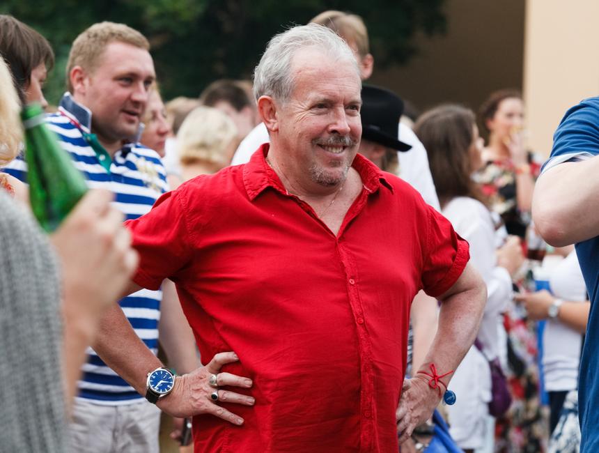 «Он пробил дно»: продюсер высказался об оставшемся без концертов за границей Макаревиче*