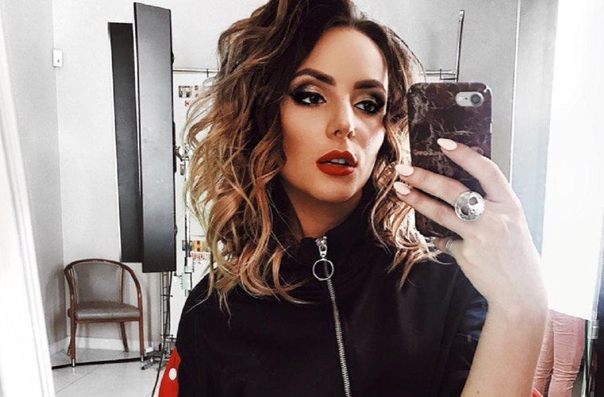 Телеведущую Владу Голдберг избили палкой по лицу на детской площадке