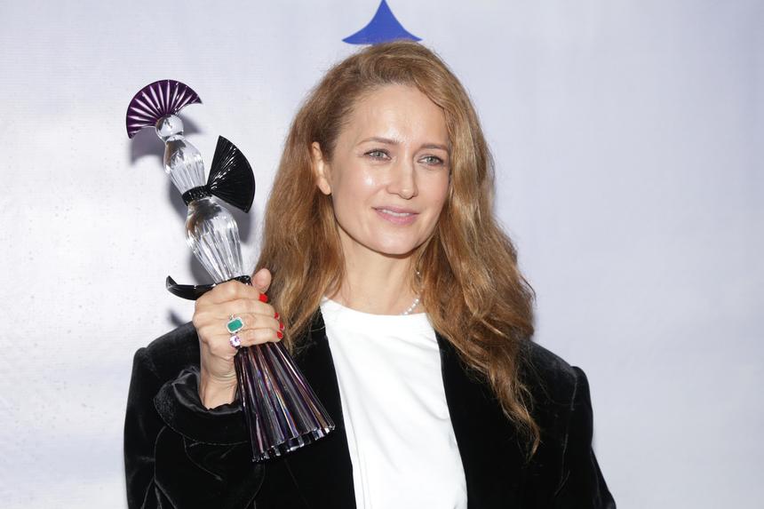 Актриса Виктория Исакова заявила, что много работает из-за трудностей в жизни