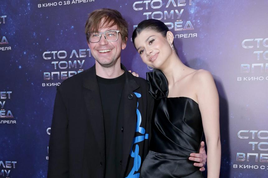 35-летний актер Александр Петров снялся с женой Викторией на отдыхе в Турции