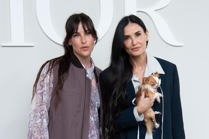 «Ее сердце болит, пока он борется с этой ужасной болезнью»: Деми Мур поклялась остаться рядом с Брюсом Уиллисом