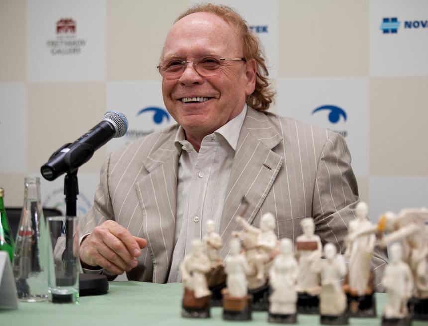 Мошенники похитили 45 миллионов рублей у писателя Эдварда Радзинского