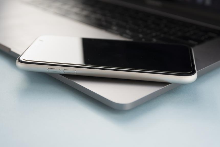 Андрей Картаполов объяснил запрет гаджетов в зоне СВО