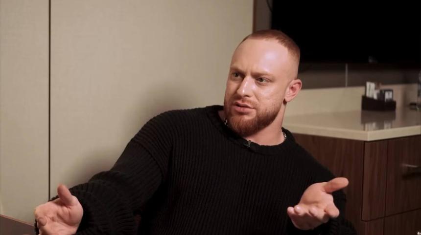 Раскрыты райдер и гонорар исполнителя хита «Малиновый свет» Леши Свика