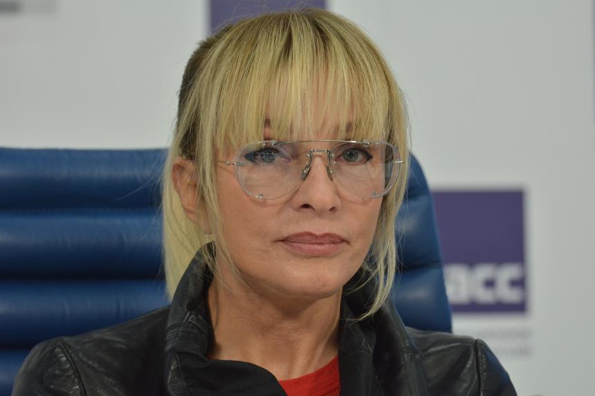 «Ее здесь не воспринимают как певицу»: продюсер высказался о карьере Вайкуле в РФ