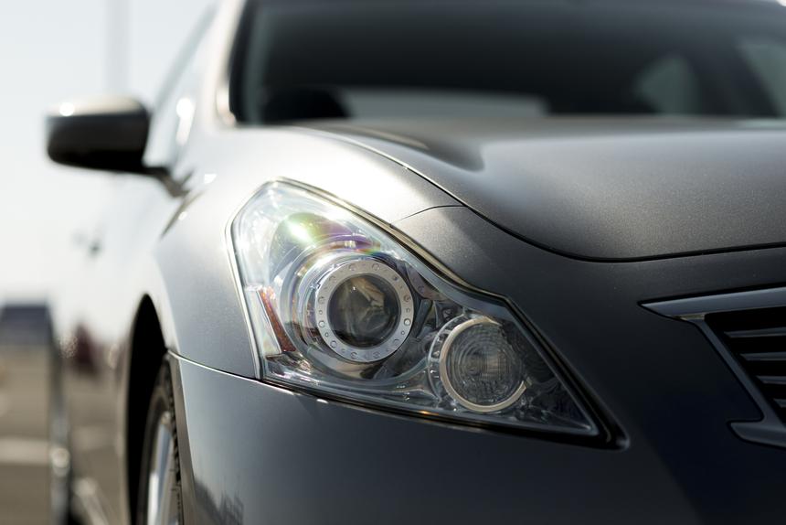 88-летняя россиянка в порыве ярости разбила клюшкой восемь машин