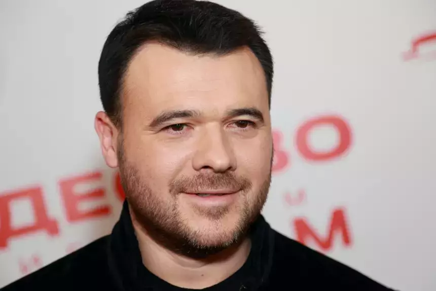 44-летний певец Эмин Агаларов вышел в свет в Баку с повзрослевшими сыновьями