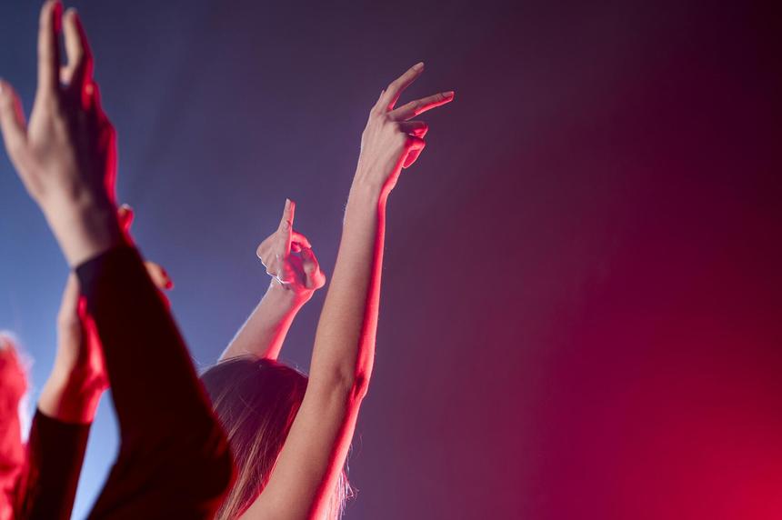 Возмутило творчество артиста: в Новосибирске перенесли концерт рэпера Slimus после обращения Мизулиной