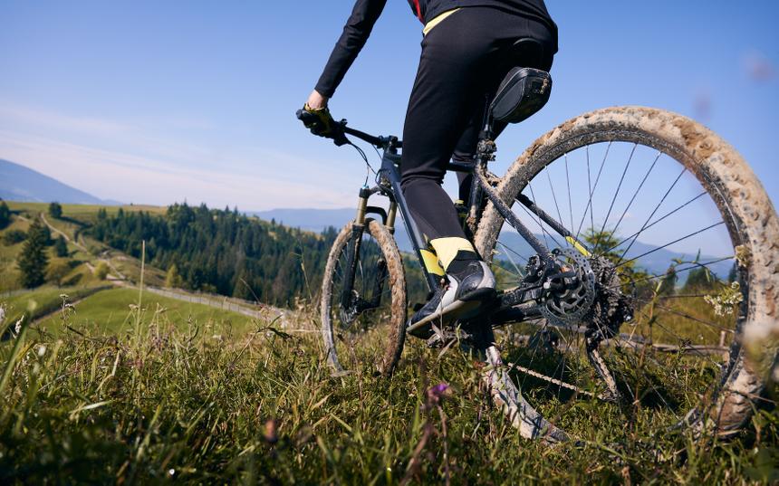 Уехал на автомобиле Volkswagen Passat шоколадного цвета: пропал известный российский велогонщик Никита Еськов