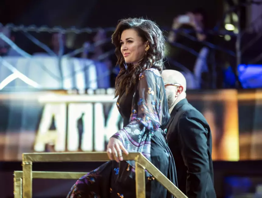 Дочь Анастасии Заворотнюк показала ранее не опубликованное фото матери