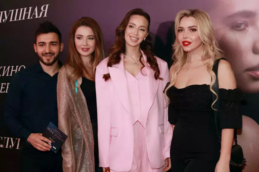 «У нас ЧП»: 2-летний сын Тарасова и Костенко получил травму на Мальдивах