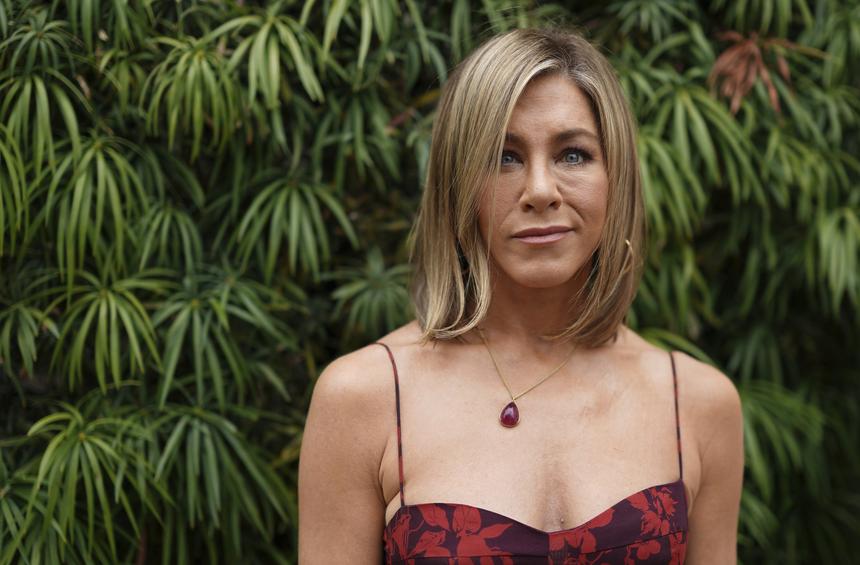 Неестественно для ее возраста: Дженнифер Энистон обвиняют в новой пластической операции