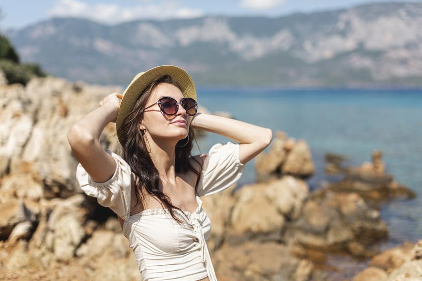 Избивших полицейских туристок из России не выпускают из Турции второй месяц