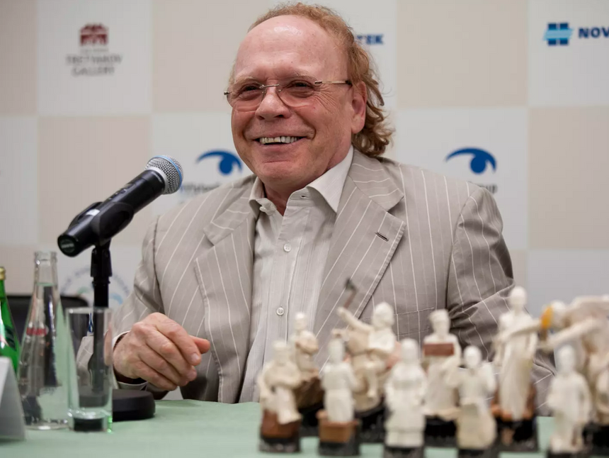 Украденные у Эдварда Радзинского 45 млн рублей оказались на биткойн-кошельке