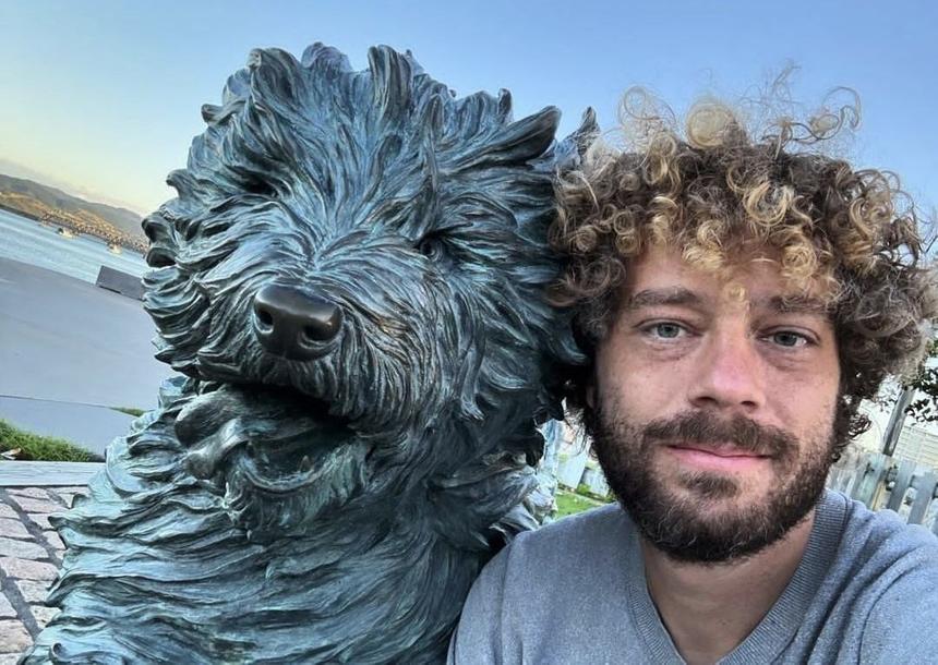 Столкнулся с таким первый раз: на блогера Илью Варламова* напали в Африке