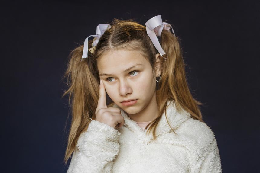 Недавно угрожал спустить собаку: мужчина всадил семикласснице пулю из пневматики в правое бедро