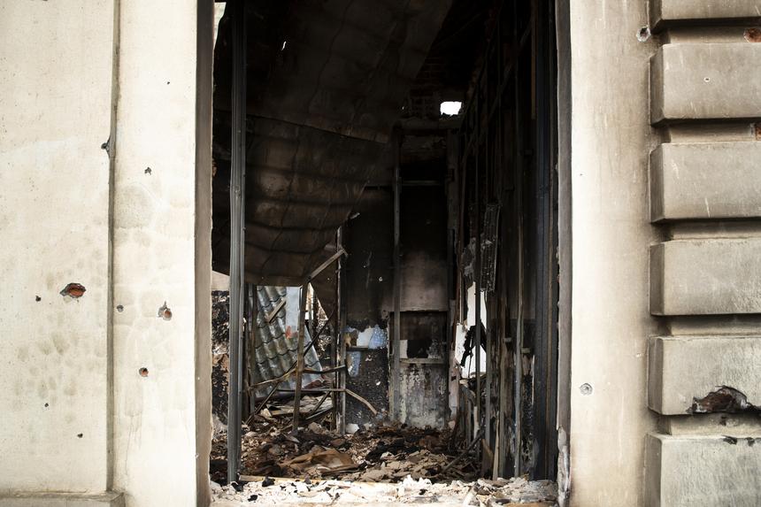 В Нижнем Тагиле обрушились два подъезда пятиэтажки, под завалами застряли люди: подробности