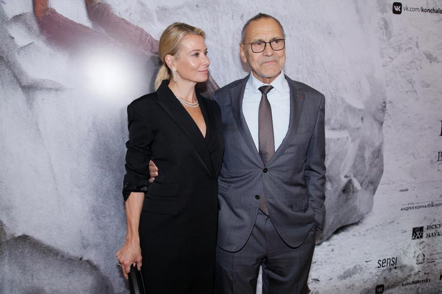 «Сорванная спина, потерянный голос»: с Юлией Высоцкой произошло несчастье