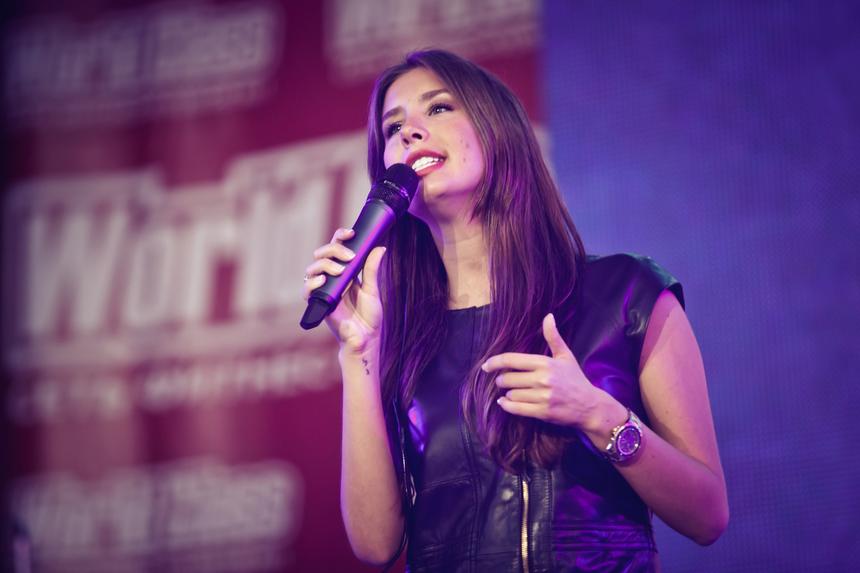 Удивила ретро-коляской: ставшая мамой в третий раз Кети Топурия прогулялась с новорожденной дочерью