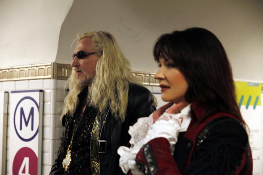 Актер Никита Джигурда дал просящему деньги мужчине автограф вместо купюр