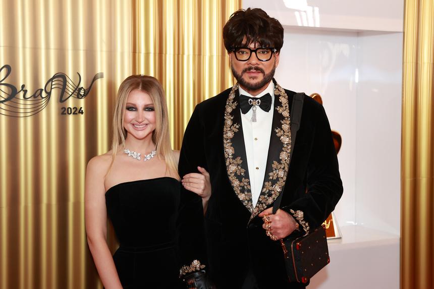 Сказал срочно паковать чемодан: Филипп Киркоров покинул Россию вместе с музой и маленьким ребенком