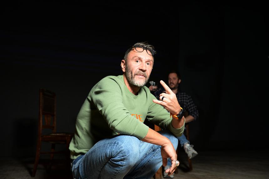 Можно все, но по закону: адвокат прокомментировал отказ Шнурову в алкоголе и жирной пище перед концертами