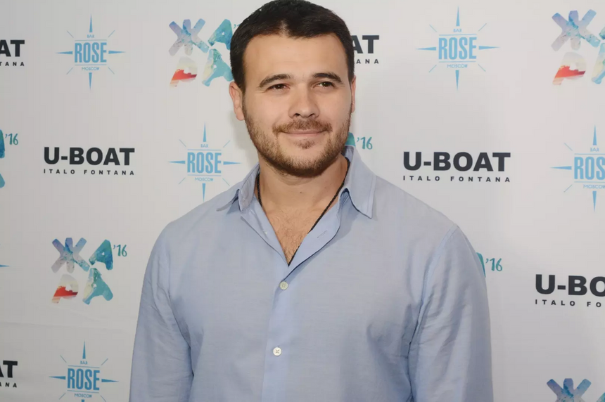 Представители Эмина Агаларова опровергли информацию о долгах певца