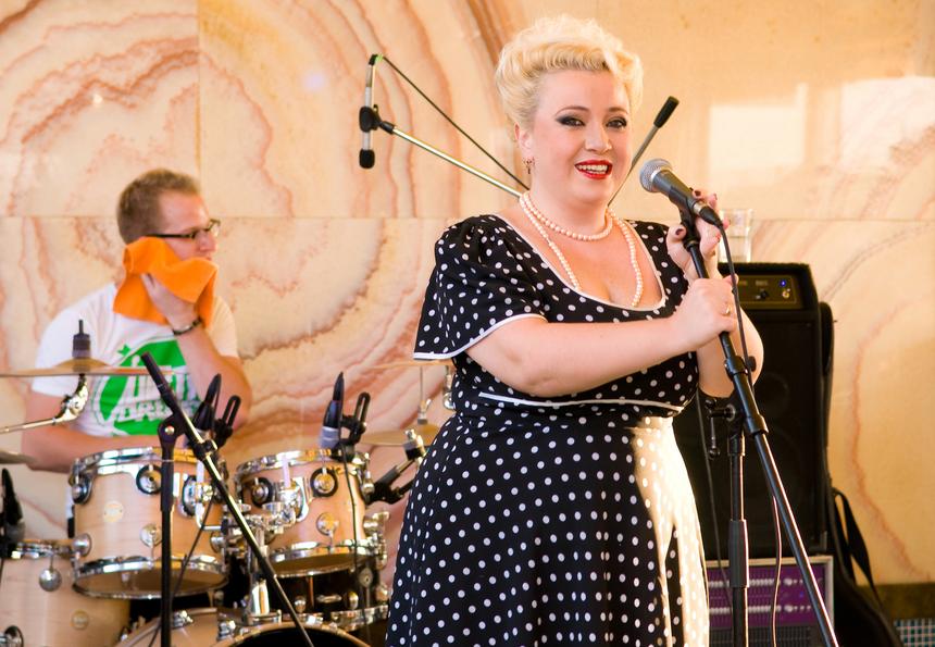 «Год он в коляске»: певица Теона Контридзе впервые рассказала о болезни мужа