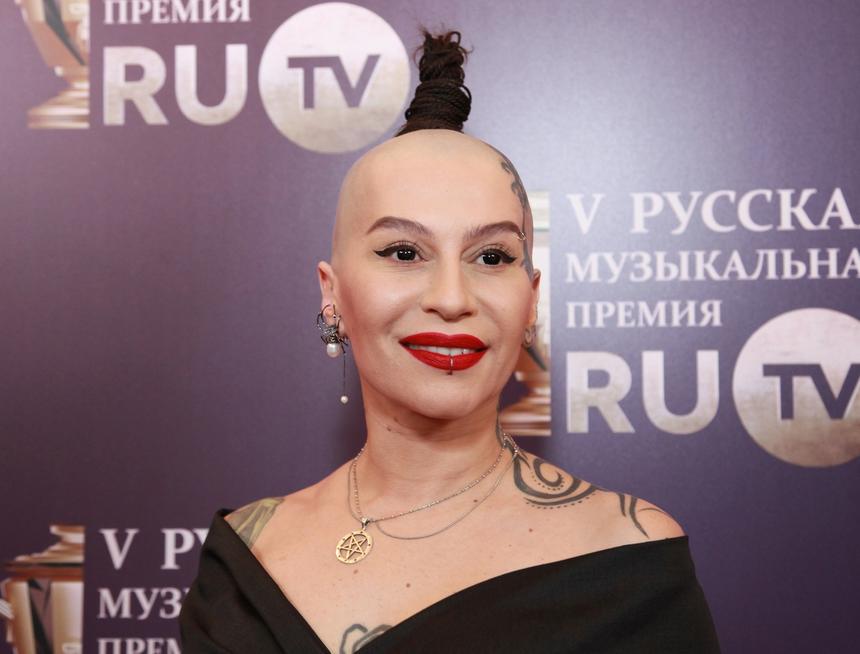 Могут признать виновной: что грозит Наргиз в России за татуировку с Бандерой