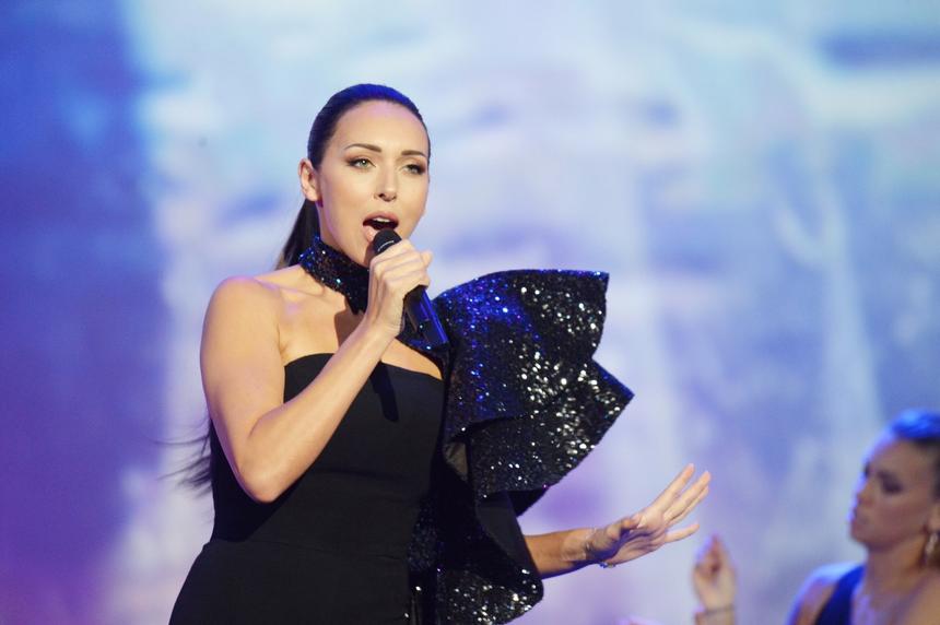 «Становится все краше»: Алсу поделилась новыми кадрами с отдыха после развода с Яном Абрамовым