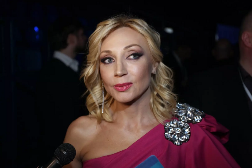 «За ней тянется шлейф Галкина*»: продюсер объяснил, почему Орбакайте не позовут на «Голубой огонек»