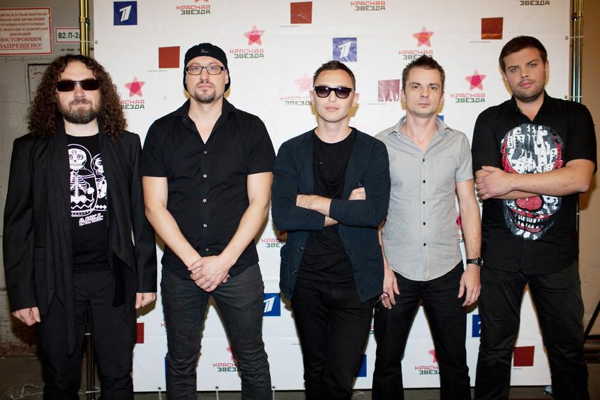 «Пробуют себя в новом амплуа»: раскрыт гонорар группы «Звери» за концерт