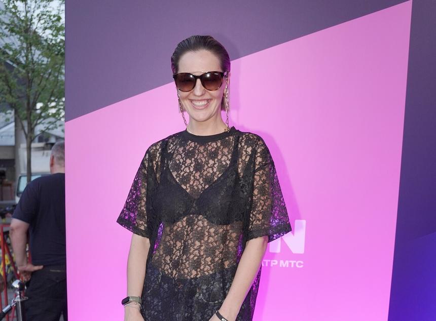 37-летняя актриса Яна Крайнова теряет зрение от усталости и стресса