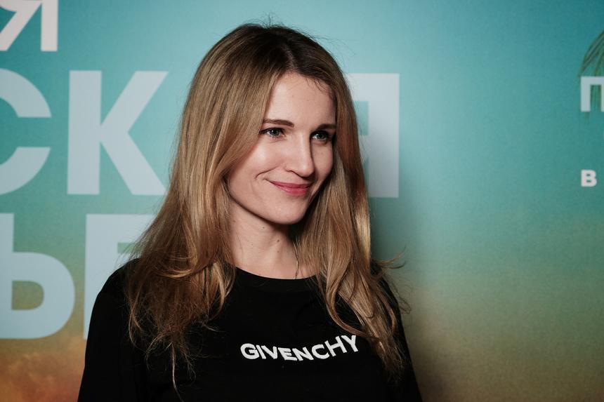 «Время с семьей бесценно»: экс-солистка Reflex Женя Малахова снялась на прогулке с мужем и детьми