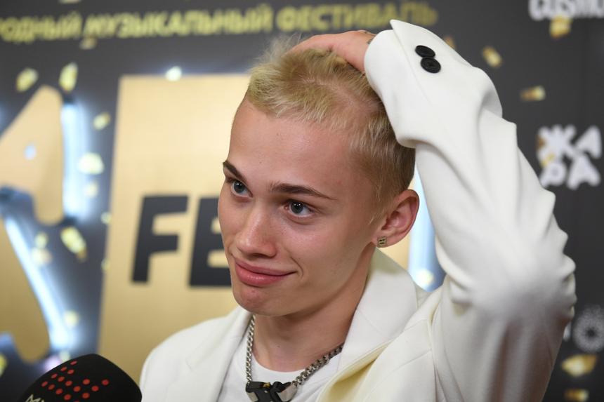 Танцует с другом, спонсирующим ВСУ: где сейчас находится блогер Даня Милохин