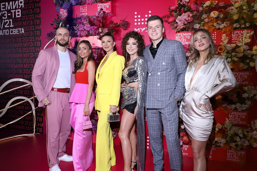 «Что ни женщина, то эскортница»: Артем Чекалин предложил подписчикам выбрать ему жену