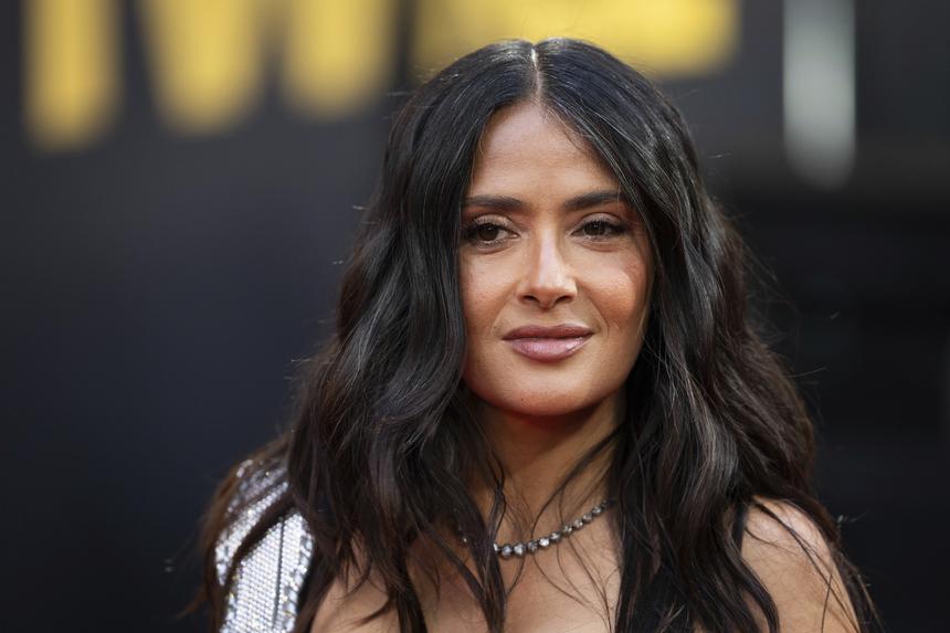 «С каждым днем только молодеет»: Сальма Хайек трогательно поздравила свекра-миллиардера с днем рождения