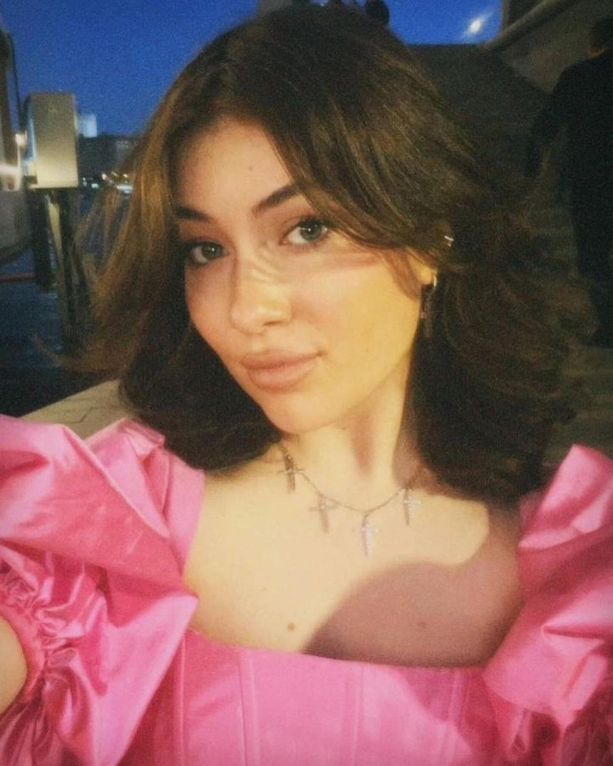 Осыпали комплиментами: снимок красавицы-дочери Гарика Мартиросяна восхитил подписчиков