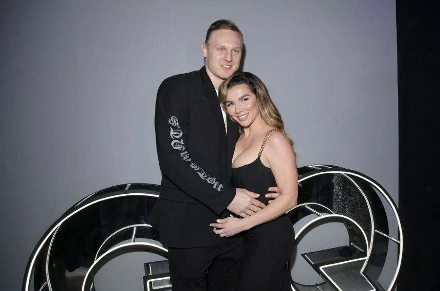 «Прохожу сложный путь»: Седокова впервые вышла на связь после намеков мужа на расставание