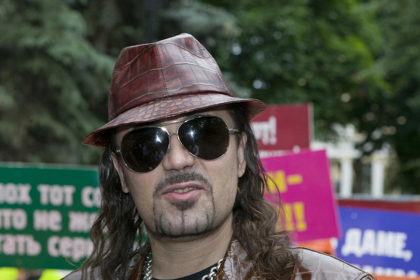 Богдан Титомир чуть не упал с лестницы и едва не уронил декорации в Сочи