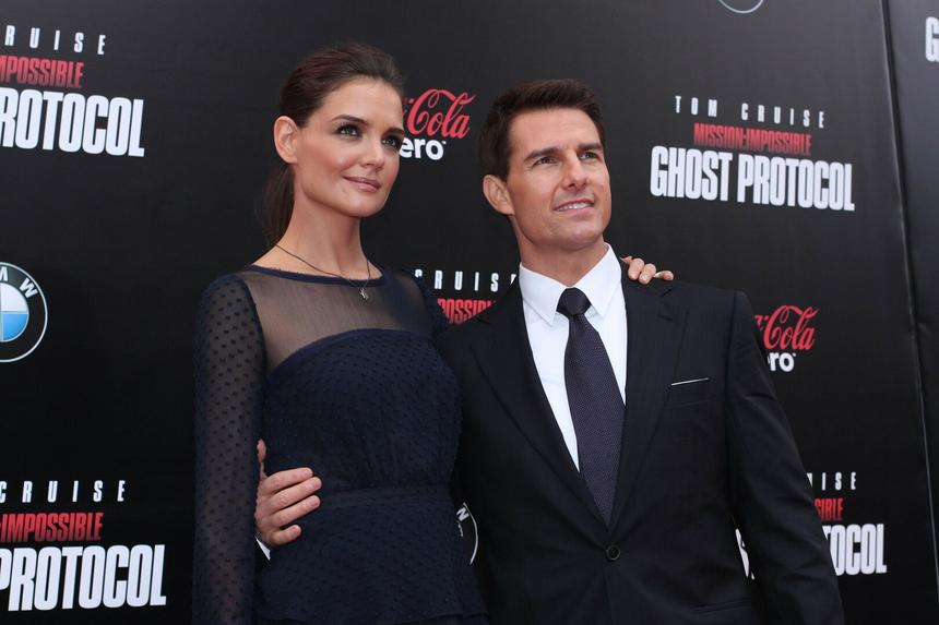 Повторила образ мамы из 90-х: 18-летняя дочь Тома Круза удивила публику нарядом