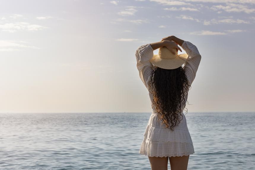 Была задержана с Дуровым: что за девушка сопровождала основателя Telegram в Париже