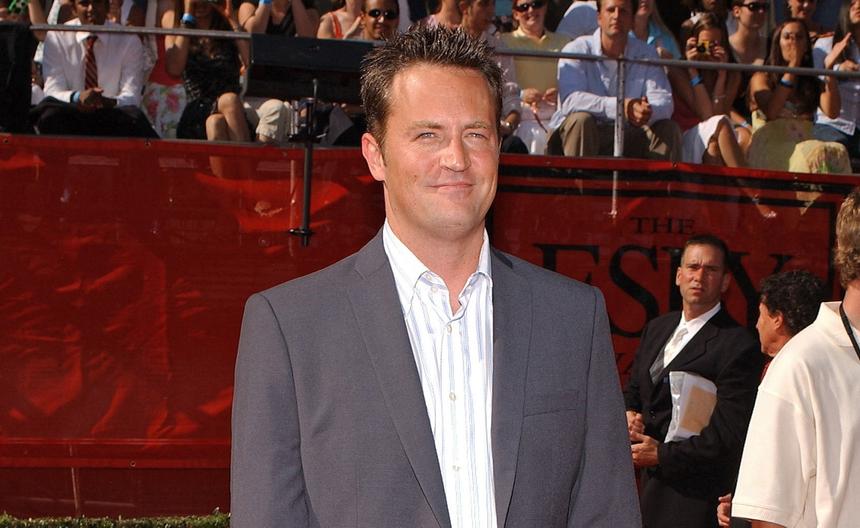 Экс-возлюбленная Мэттью Перри заявила об ошибке следствия: не мог согласиться на инъекции