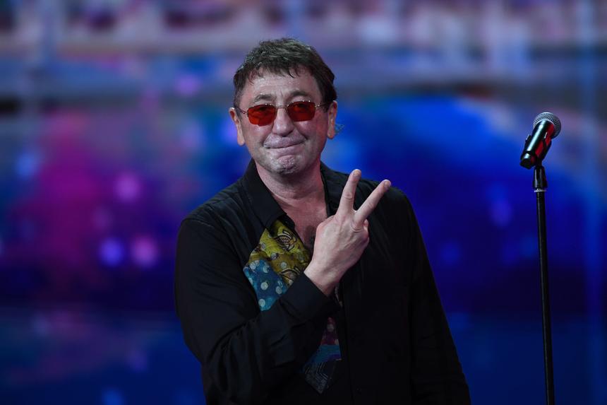 Все залило дождем, красной дорожки нет: Агутин и Лепс с Кибой приехали на «Новую волну», несмотря на ураган