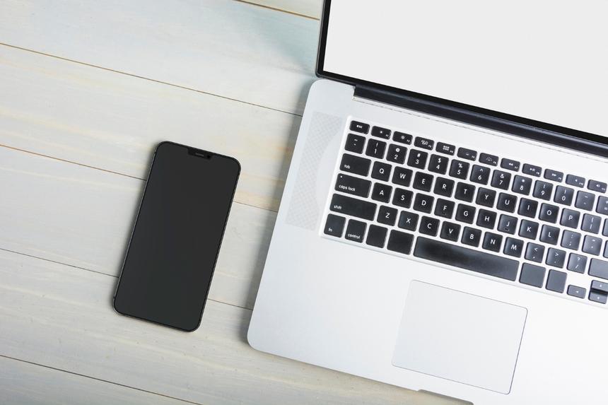 У спутницы Павла Дурова и его телохранителя забрали телефоны и ноутбуки