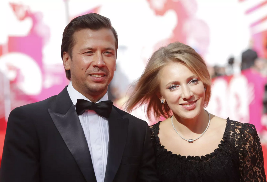 Андрей Мерзликин с женой задолжали 162 тысячи рублей за коммунальные платежи